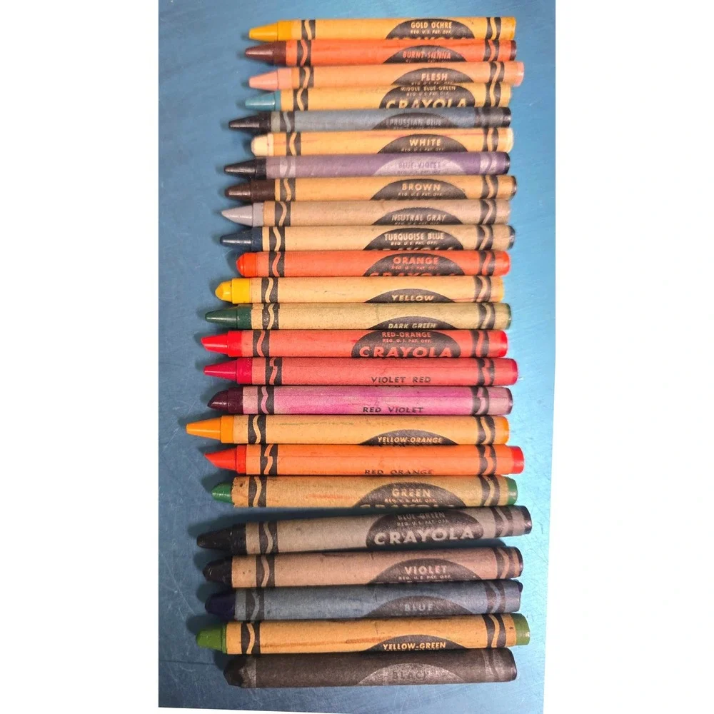 Vintage Crayola Rubens Drawing Crayons 24 Count Binney & Smith Gold Medal Flesh